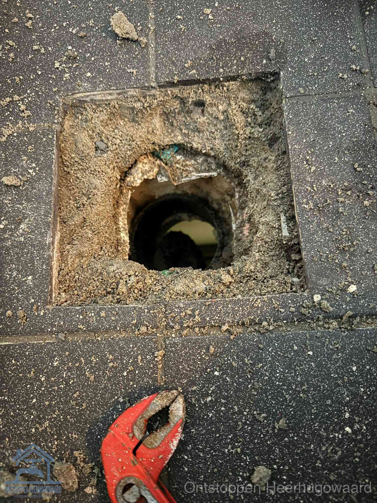 Rioolputje erfgrens eigendom in Heerhugowaard