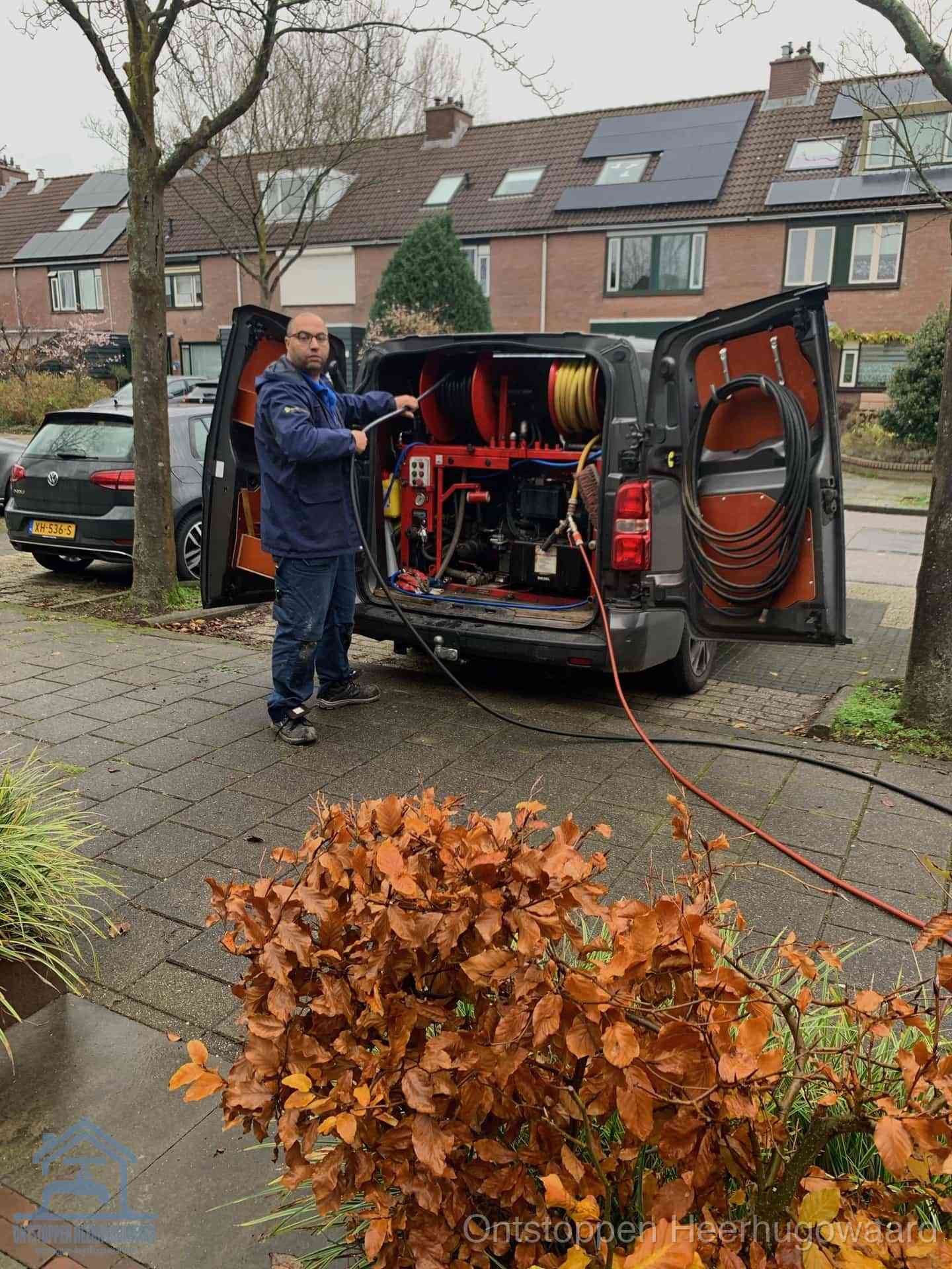 Rioolservice in de wijk in Heerhugowaard